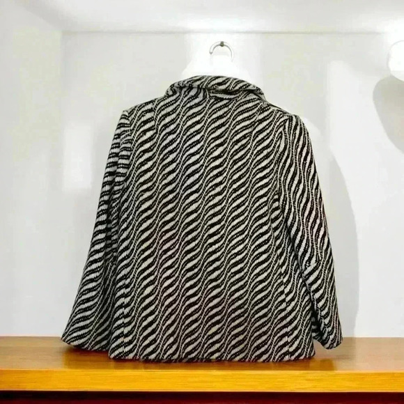 Milly 100% Wool Car Coat, 4 Buttons up the Front, 2 pockets, Dry Clean , Size 2 - Picture 3 of 7